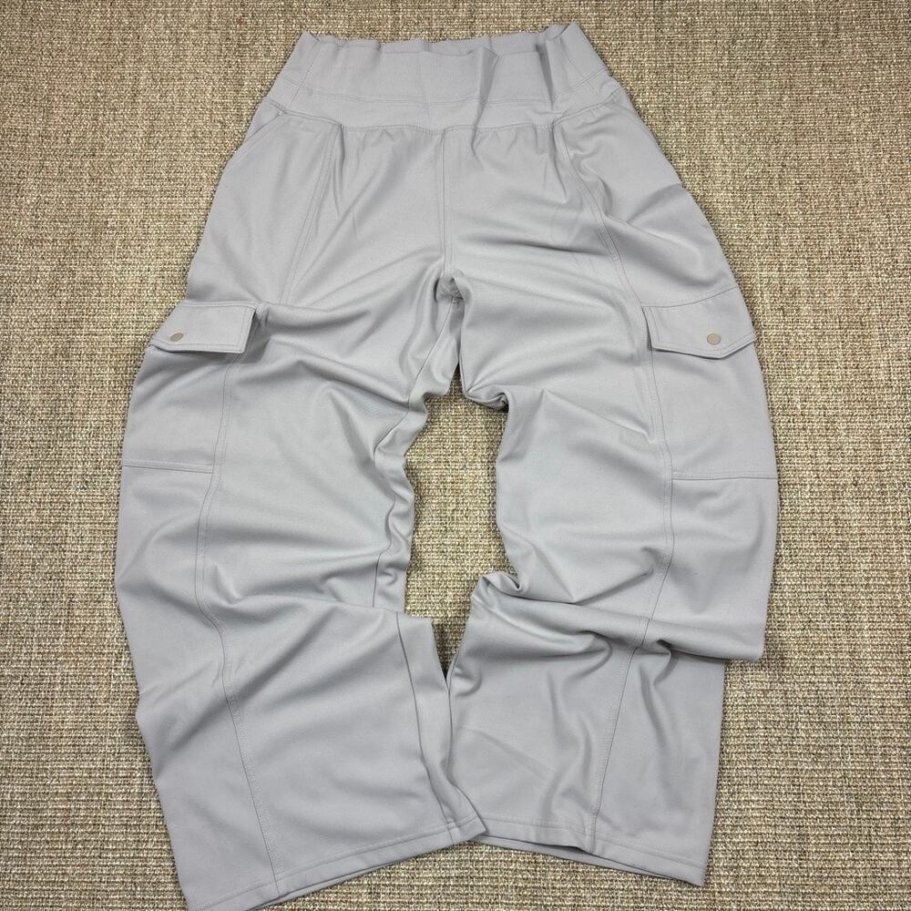 🩶 Athleta Cargo Wide Leg Pants | Size Medium | Light Gray